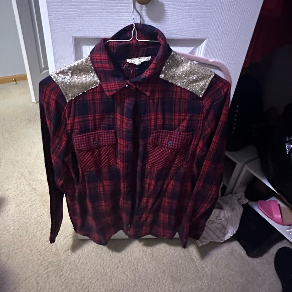 Holiday Entro button down blouse holiday! Small